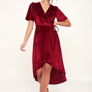 Lulu’s Amour Wine Red Velvet High-Low
Wrap Dress